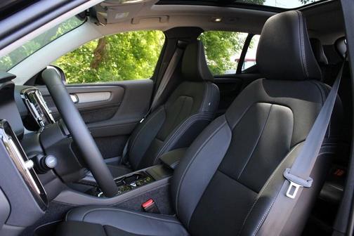2025 Volvo XC40 B5 Plus Bright Theme
