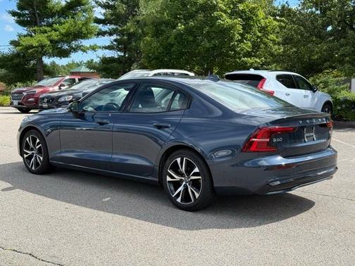 2023 Volvo S60 B5 Plus Dark Theme