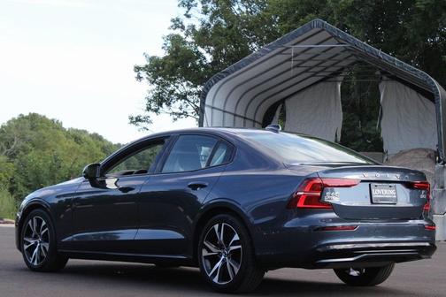 2023 Volvo S60 B5 Plus Dark Theme