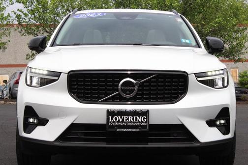 2023 Volvo XC40 B5 Plus Dark Theme