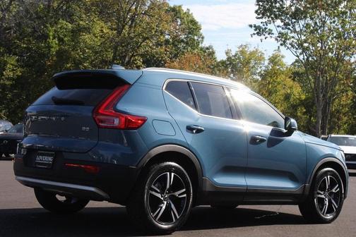 2025 Volvo XC40 B5 Core Bright Theme