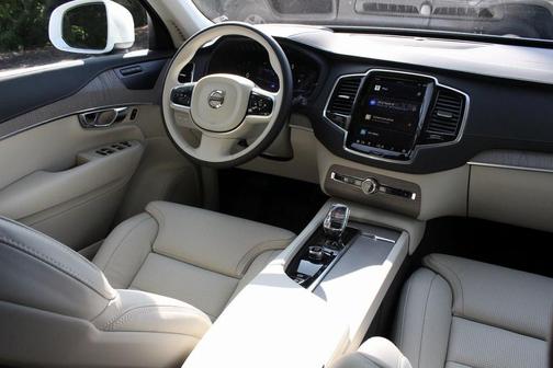 2025 Volvo XC90 Plug-In Hybrid T8 Ultra 7-Seater