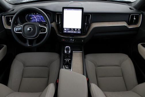 2026 Volvo XC60 B5 Plus