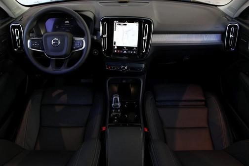 2026 Volvo XC40 B5 Ultra