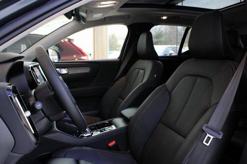 2026 Volvo XC40 B5 Ultra