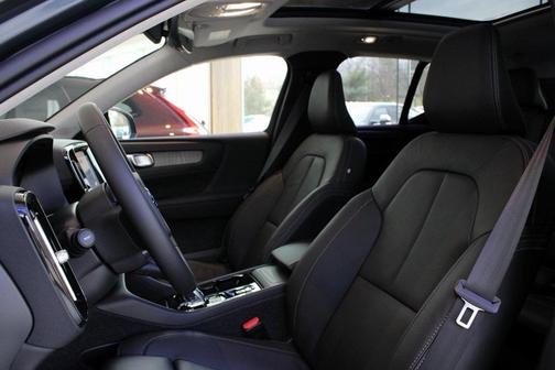 2026 Volvo XC40 B5 Ultra