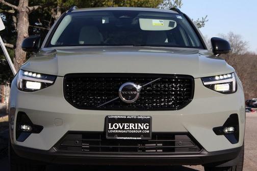 2025 Volvo XC40 B5 Plus Dark Theme