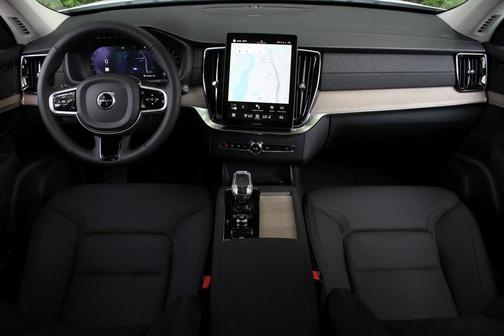 2025 Volvo XC90 B6 Plus 7-Seater