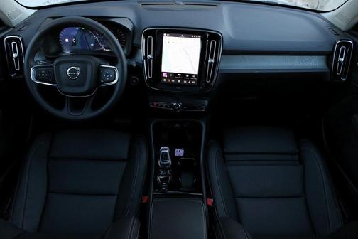 2026 Volvo XC40 B5 Ultra