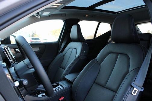 2026 Volvo XC40 B5 Ultra