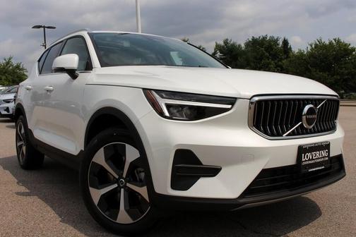 2025 Volvo XC40 B5 Core Bright Theme