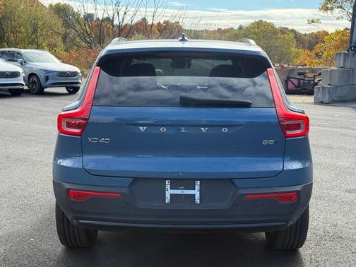 2025 Volvo XC40 B5 Plus Dark Theme