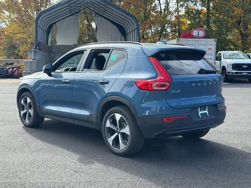 2025 Volvo XC40 B5 Plus Dark Theme