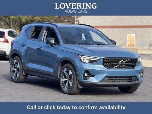 2025 Volvo XC40 B5 Plus Dark Theme