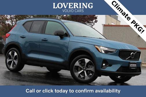 2025 Volvo XC40 B5 Plus Dark Theme