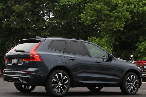 2025 Volvo XC60 B5 Plus