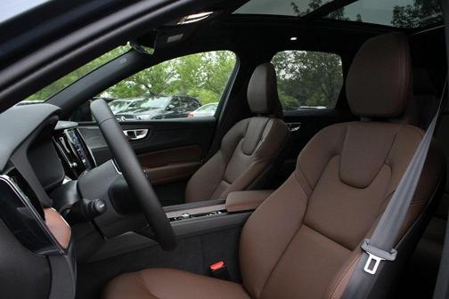 2025 Volvo XC60 B5 Plus