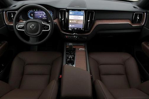 2025 Volvo XC60 B5 Plus