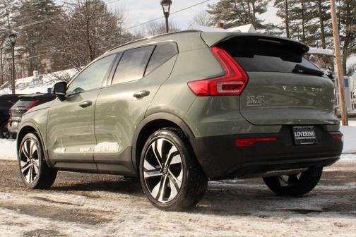 2023 Volvo XC40 B5 Plus Dark Theme