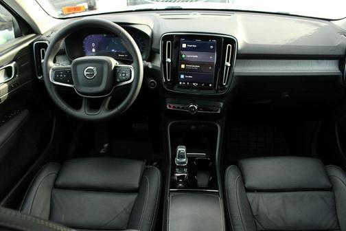 2023 Volvo XC40 B5 Plus Dark Theme