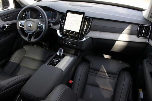 2025 Volvo XC90 B6 Ultra