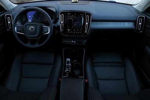 2026 Volvo XC40 B5 Ultra