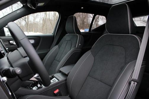 2026 Volvo XC40 B5 Ultra Black Edition