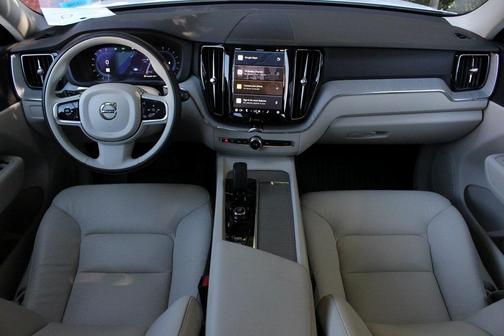 2025 Volvo XC60 B5 Plus