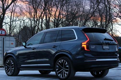 2025 Volvo XC90 B6 Plus 7-Seater
