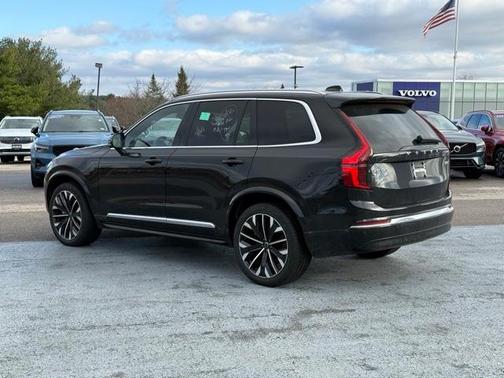 2025 Volvo XC90 B5 Plus