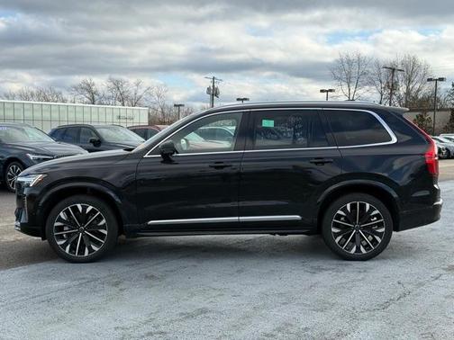 2025 Volvo XC90 B5 Plus