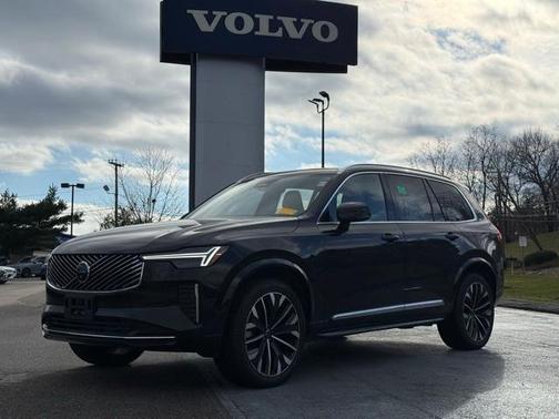 2025 Volvo XC90 B5 Plus