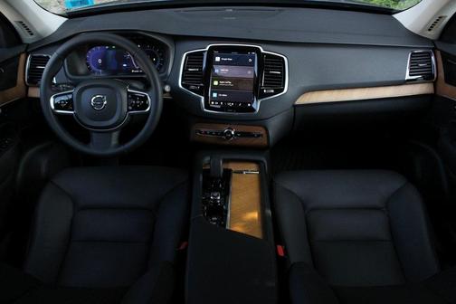 2024 Volvo XC90 B6 Plus Bright Theme 7-Seater
