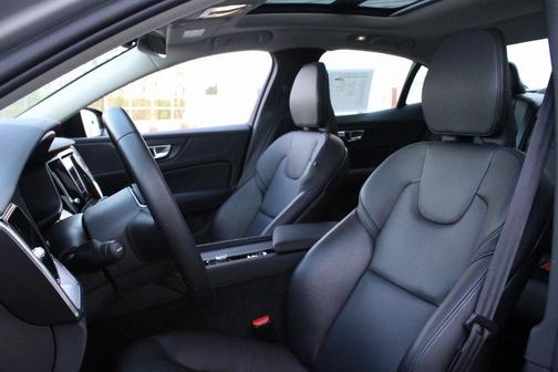 2024 Volvo S60 B5 Core Dark Theme