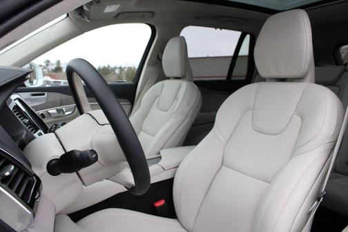 2024 Volvo XC90 Recharge Plug-In Hybrid T8 Ultimate Bright Theme 7-Seater