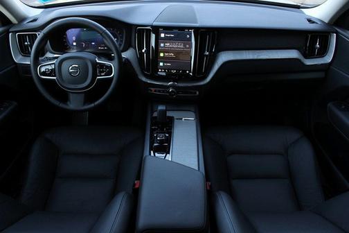 2025 Volvo XC60 B5 Plus