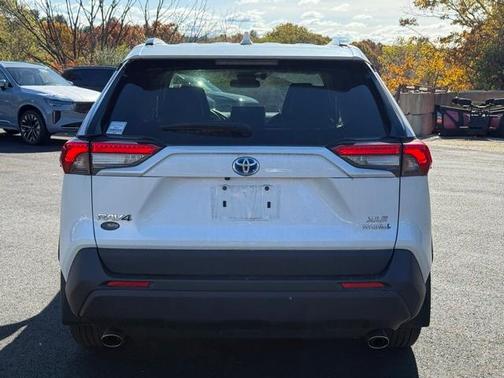 2022 Toyota RAV4 Hybrid XLE Premium