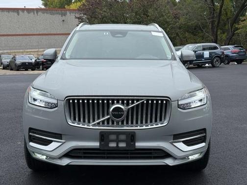 2025 Volvo XC90 B5 Core