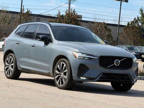 Thunder Gray Metallic 2023 Volvo XC60 B5 Plus Dark Theme