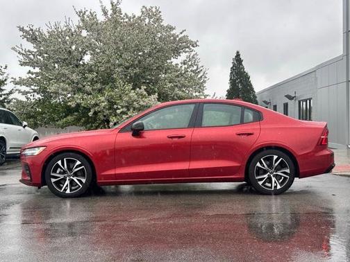 2024 Volvo S60 B5 Core Dark Theme