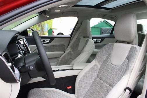 2024 Volvo S60 B5 Core Dark Theme