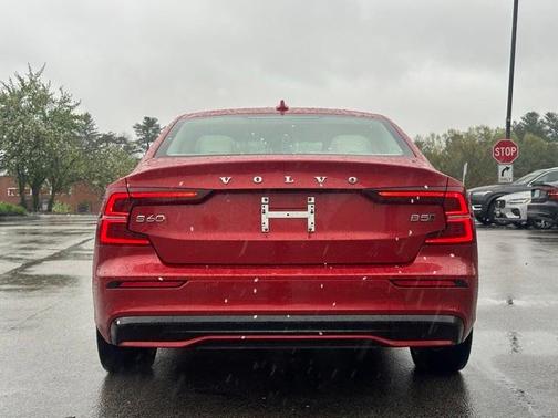 2024 Volvo S60 B5 Core Dark Theme
