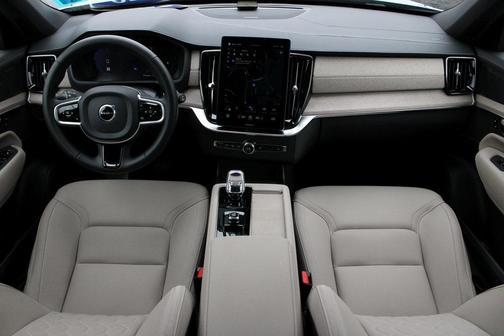 2025 Volvo XC90 B6 Plus 7-Seater