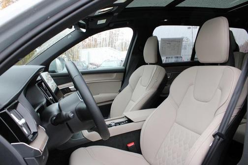 2025 Volvo XC90 B6 Plus 7-Seater