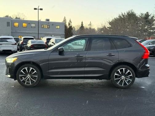 2023 Volvo XC60 B5 Plus Dark Theme