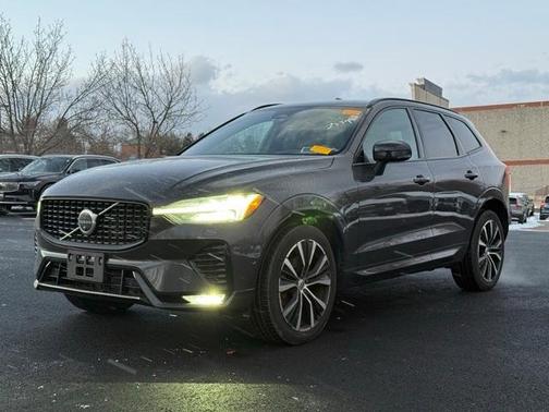 2023 Volvo XC60 B5 Plus Dark Theme