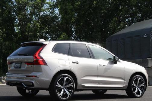2025 Volvo XC60 B5 Ultra