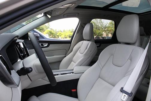 2025 Volvo XC60 B5 Ultra