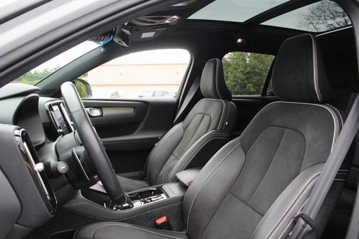 2020 Volvo XC40 T5 R-Design