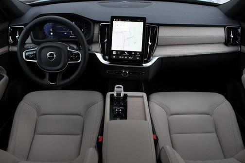 2025 Volvo XC90 B6 Plus 7-Seater